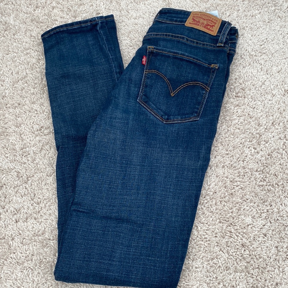 NWOT Levi High Rise Skinny 721